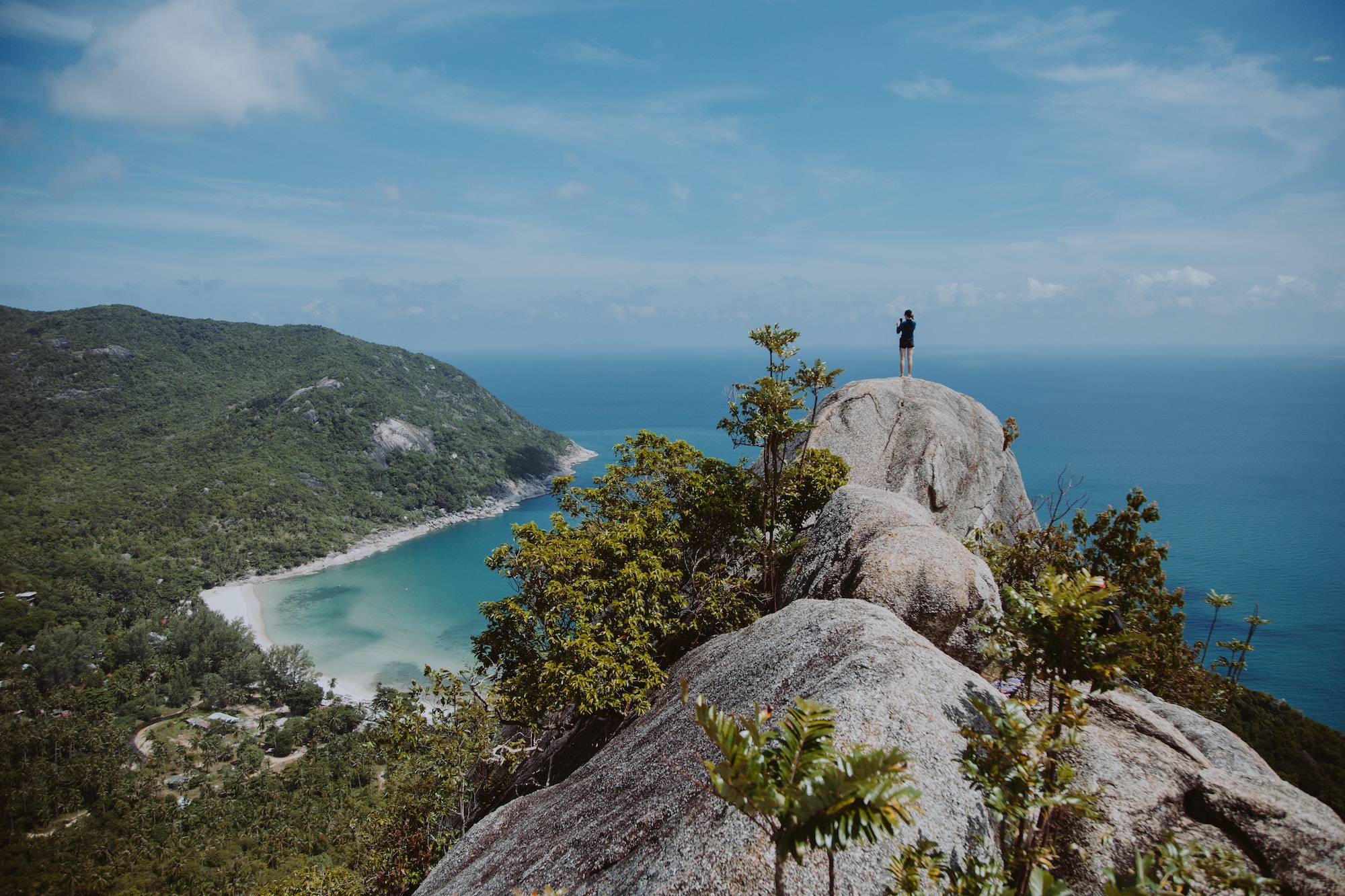 how to move to thailand
